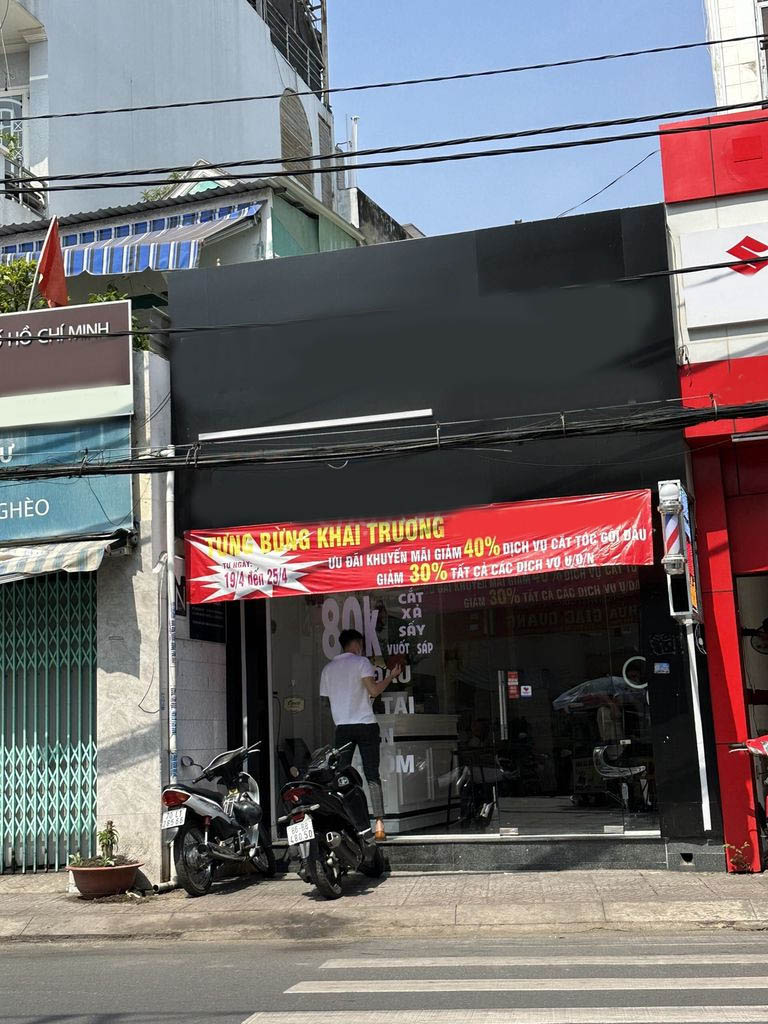 Cho thuê nhà Nguyên căn (CẤP 4)  mặt tiền đường Phan Văn Trị, Phường 11, Quận Bình Thạnh.